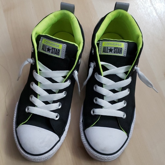 chuck taylor street mid
